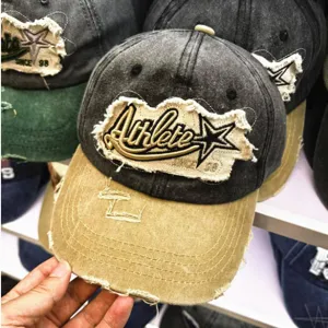 Detailansicht einer Vintage-Baseballkappe mit Athlete-Stickerei und Sternen-Patch-Design