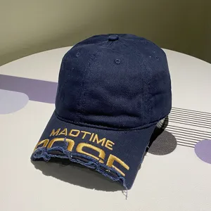 Distressed dunkelblaue Baseballkappe mit goldener Stickerei MADTIME.