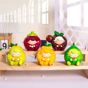 Gedetailleerde weergave van vijf slapende cartoonfiguren op een houten display
