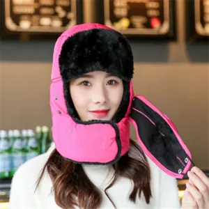 Gorro de invierno rosa para mujer con forro de piel sintética y orejeras térmicas.