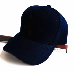 Einfarbige dunkelblaue Baseballkappe aus Canvas mit verstellbarem Klettverschluss