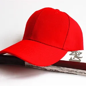 Klassische einfarbige rote Canvas-Baseballkappe mit verstellbarem Riemen für Damen und Herren
