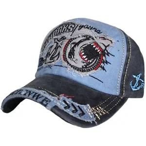 Vintage-Baseballkappe mit Hai-Stickerei, gewaschenes Design in Blau und Dunkelgrau.