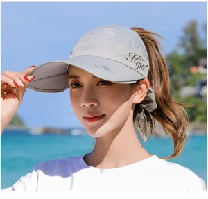 Detailansicht des UV-Schutz-Sonnenvisiers für Damen mit breiter, verstellbarer Krempe