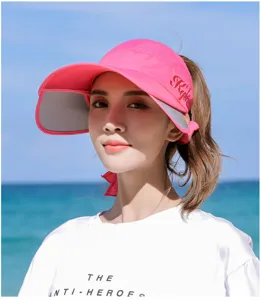Detailansicht eines pinkfarbenen Damen-Sonnenvisiers mit UV-Schutz und breiter Krempe.