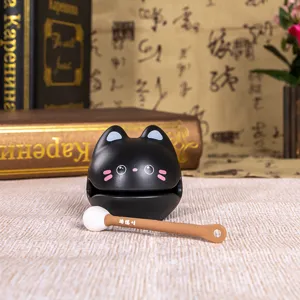 Vista dettagliata di un ornamento zen Muyu in vinile gatto nero con mazzuolo Merito +1