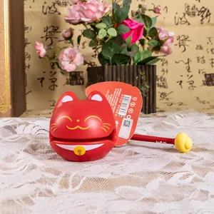 Ciondolo buddista Muyu Maneki-neko rosso in vinile per decoro scrivania