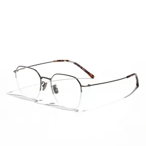 Elegante quadratische Brillenfassung aus Titan mit Halbrand in schicker Bronzeoptik