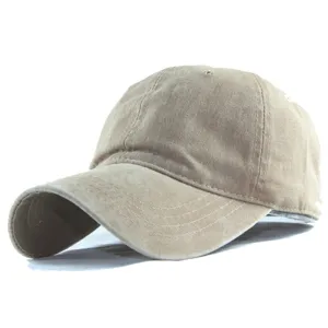 Seitenprofil einer gewaschenen Baumwoll-Baseballkappe in Khaki mit Vintage-Textur