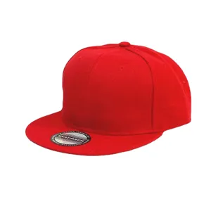 Rote Snapback-Mütze mit flachem Schirm und verstellbarem Verschluss in Premium-Qualität