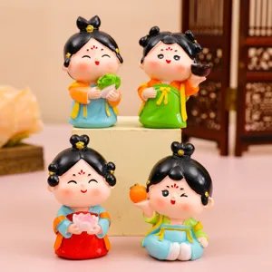 Vue détaillée de quatre figurines de servantes de la dynastie Tang au style mignon.