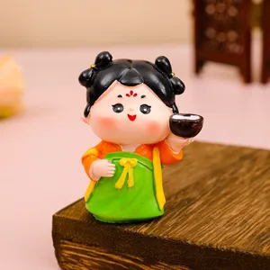 Vue détaillée d'une adorable figurine de dame de la dynastie Tang en hanfu traditionnel