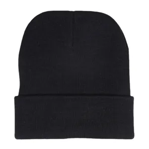 Klassische einfarbig schwarze Strickmütze mit Umschlag für Winterwärme und Stil