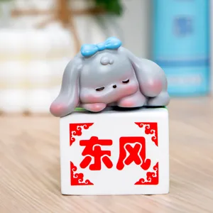 Linda figura de conejo gris durmiendo en ficha de Mahjong adorno de mesa creativo