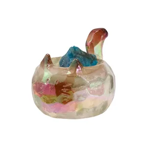 Figurine de chat en résine irisée avec pierre de cristal bleu brut pour bureau