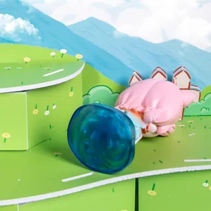 Vue détaillée d'une figurine de fille classique rose avec base bleue sur décor vert.