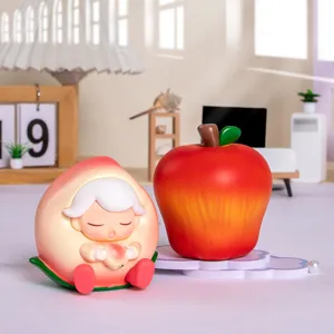 Schattige perzik- en rode appelharsfiguren uit de Vitamine C blind box-collectie