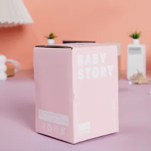 Détail de la boîte cadeau rose pour un ornement de bureau mignon sur le thème du lotus