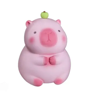 Linda hucha de carpincho rosa con manzana verde para el ahorro de los niños