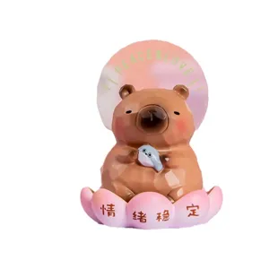 Figurine capybara apaisante sur fleur de lotus rose pour décoration de bureau