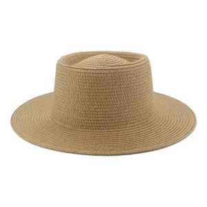 Classico cappello di paglia a testa piatta con tesa larga per protezione dal sole