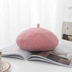 Dettaglio ravvicinato della morbida lana di questo elegante basco giapponese rosa.