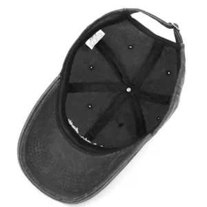 Détail intérieur d'une casquette de baseball en coton lavé avec sangle réglable