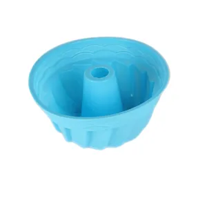 Blaue Silikonbackform in Kürbisform für DIY-Backen und hohe Hitzebeständigkeit.