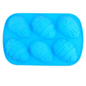 Molde de reposteria de silicona azul con seis cavidades de conejos y huevos de Pascua.