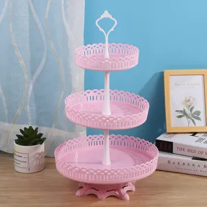 Frutero y soporte para tartas de plástico rosa de 3 niveles con diseño de encaje.