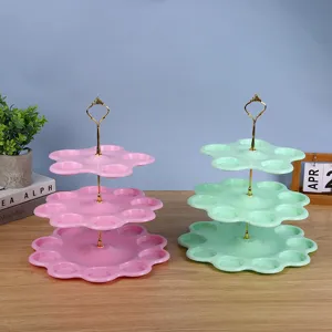 Λεπτομέρεια πλαστικής βάσης cupcake 3 επιπέδων σταντ επιδορπίων για πάρτι γενεθλίων