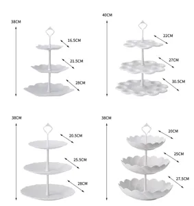 Aperçu dimensionnel détaillé de quatre styles de présentoirs à gâteaux européens à trois niveaux