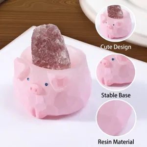 Ein süßer rosa Schweinchen-Behälter aus Kunstharz mit Naturkristall als Tischdekoration