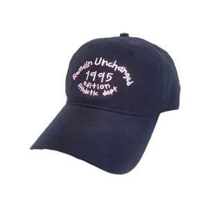 Cappellino da baseball blu scuro con ricamo rosa 1995 Athletic Dept stile vintage.