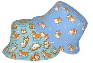 Nahaufnahme eines wendbaren Fischerhuts mit niedlichen Cartoon-Corgi-Hundemustern