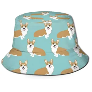 Detail eines hellblauen Anglerhuts mit wiederkehrenden Corgi-Mustern für den Sonnenschutz