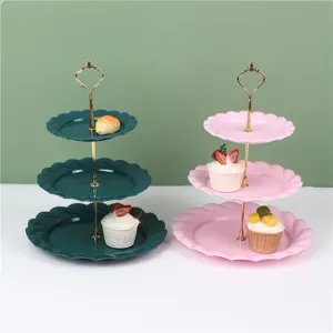 Alzata per Torte a Tre Livelli in Stile Europeo Piatto di Frutta in Plastica Vassoio da Dessert per Tè Pomeridiano Decorazione da Tavola per Feste