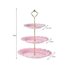 Vista dettagliata dell'alzatina rosa a 3 livelli con dimensioni, ideale per dolci.