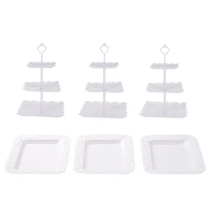 Vista detallada del juego de soportes para postres blancos de 3 niveles y platos.