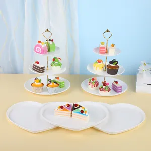 Présentoir à gâteaux blanc à étages et plateau à dessert en forme de cœur pour mariage