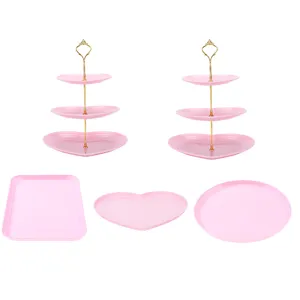 Ensemble de présentoirs à gâteaux roses en cœur à 3 niveaux et plateaux pour fête mariage.
