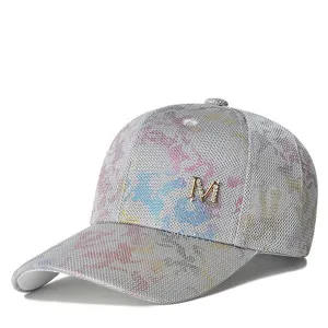 Trendiges buntes Mesh-Basecap mit Strass-M-Logo für den modischen Sommerlook