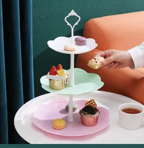 Europese stijl 3-laags plastic dessertstandaard, elegante fruitlade voor feestjes en thee.