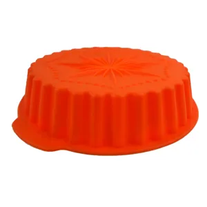 Orangene Silikon Kuchenform mit Spirale Muster, flexibles Backwerkzeug für den Ofen.