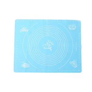 Grande tappetino da forno in silicone blu con scale di misura per impastare e preparare.