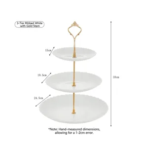 Vue détaillée du support à cupcakes blanc à 3 niveaux avec tige dorée et dimensions