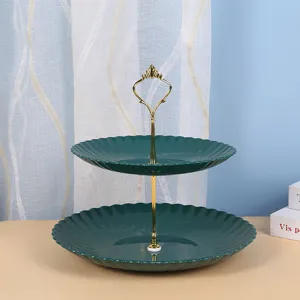 Présentoir à gâteaux élégant à 2 étages en plastique vert avec poignée dorée pour mariage.