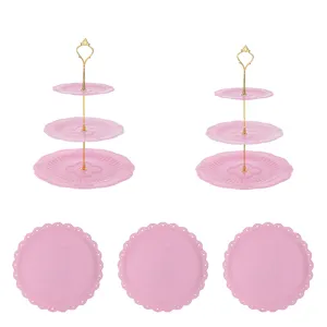 Vue détaillée du présentoir à dessert en plastique rose à 3 niveaux pour fêtes.