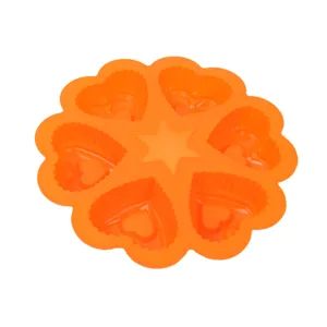 Molde profesional de silicona naranja con 6 cavidades de corazón y detalle de estrella