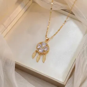 Elegante collana acchiappasogni d'oro con ciondolo a forma di cuore di quadrifoglio in zircone.